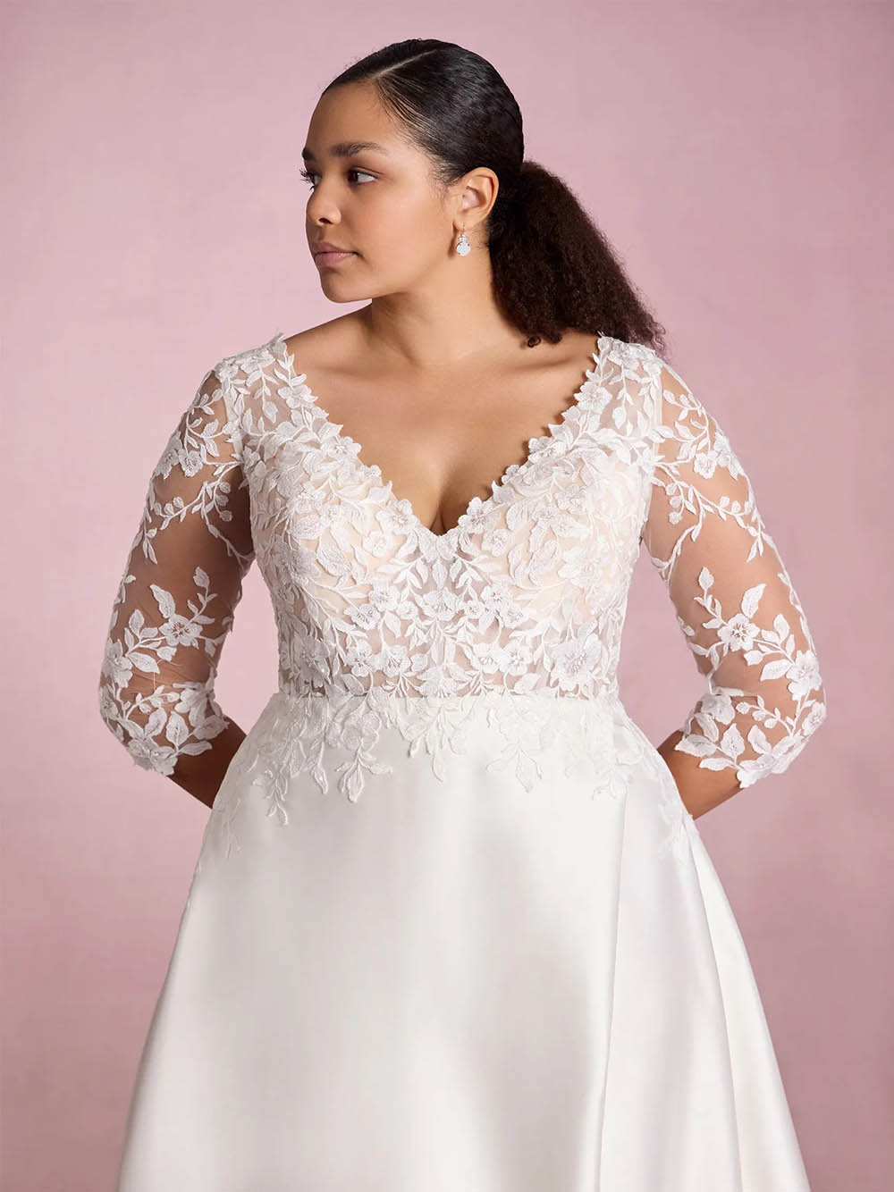 Plus Size Wedding Dresses V Neck Lace Appliques Satin A Line Bridal Dress Ms2509258