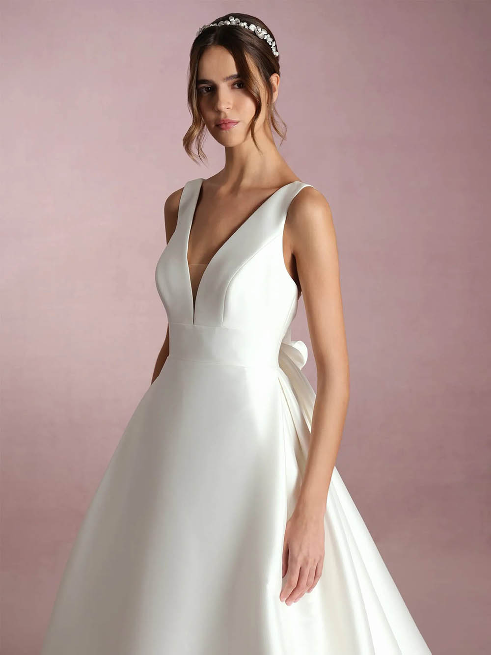 Satin A-Line Wedding Dresses Deep V Neck Brides Dress with Bow Ms250925