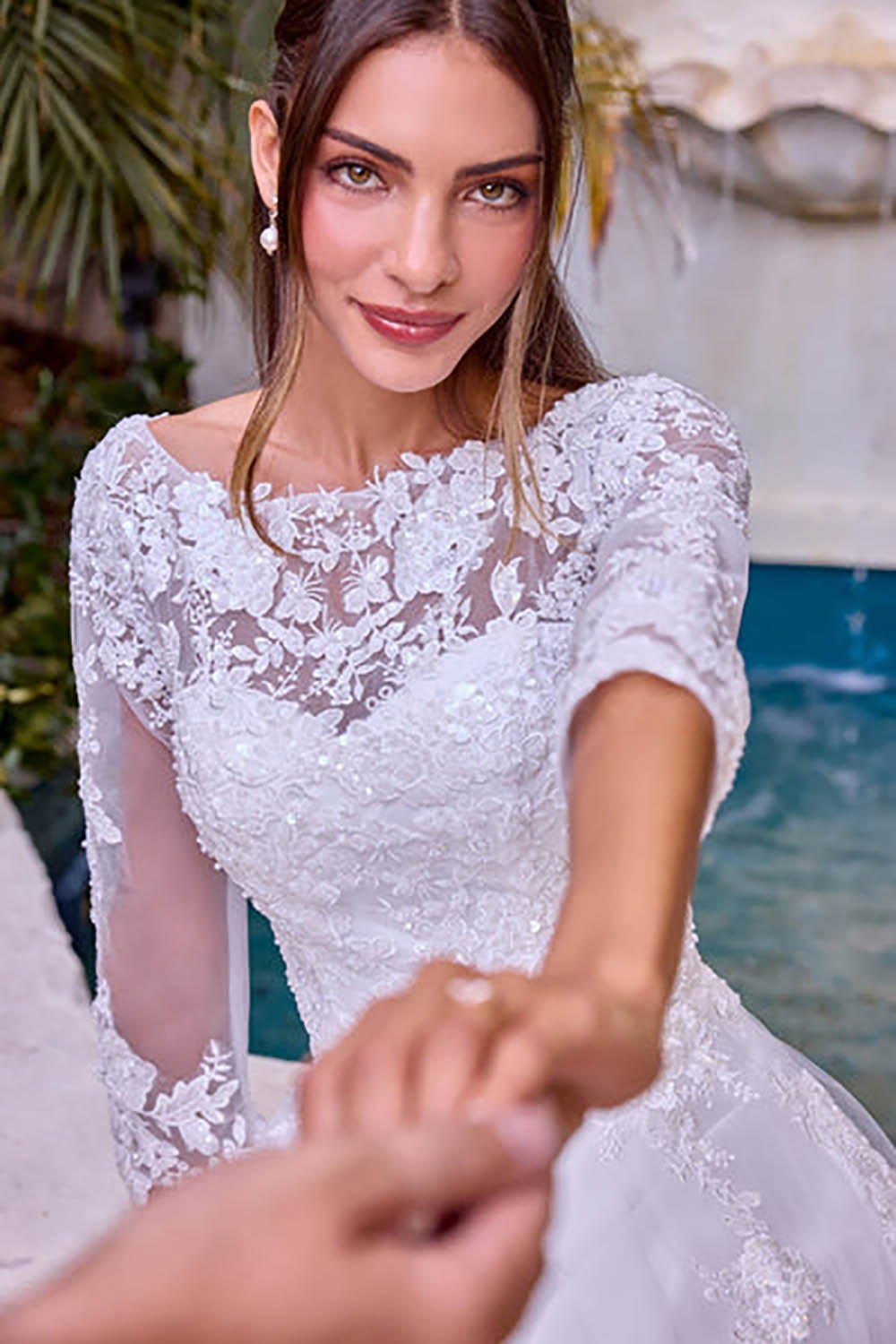 Boho A-Line Wedding Dress Illusion Sleeve Lace Appliqués Bridal Gown Ms2512031