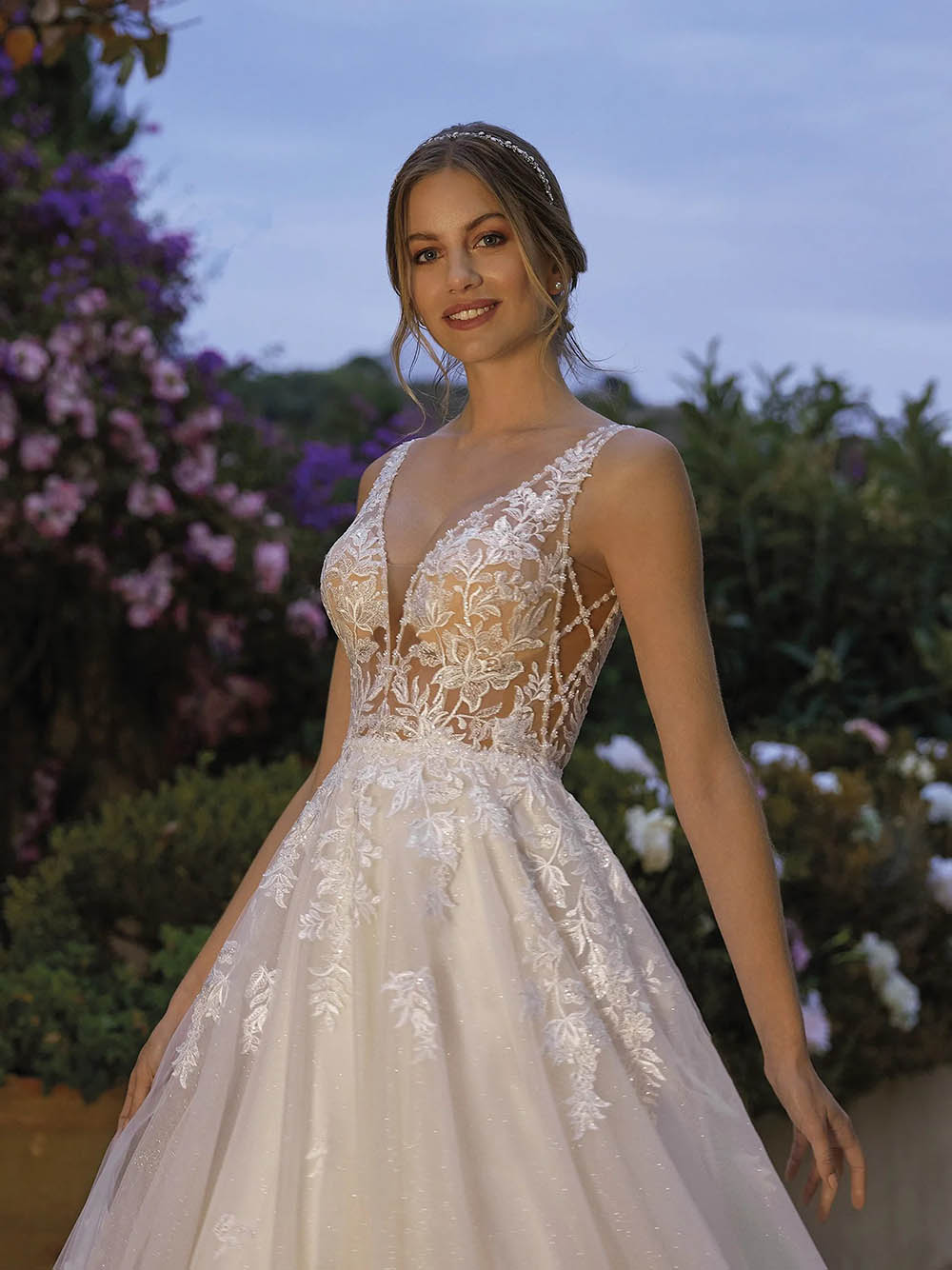 Vestido de novia con apliques de encaje romántico, escote off shoulder, tul en línea A, vestidos de novia Ms2503262