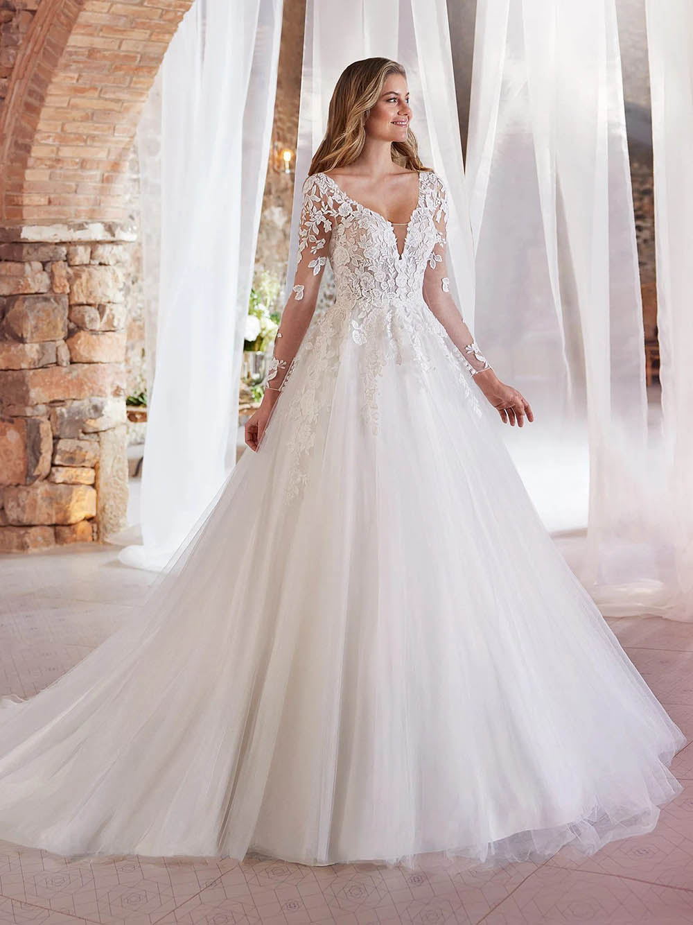 Lace Long Sleeve Ball Gown Wedding Dress Deep V Neck Tulle Bridal Dress with Open Back Ms2601171