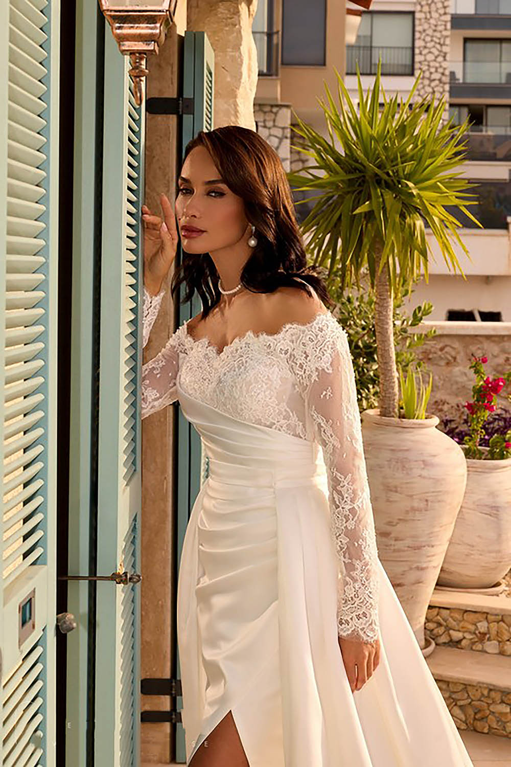 Vestido de novia con apliques de encaje romántico, escote off shoulder, tul en línea A, vestidos de novia Ms2503262