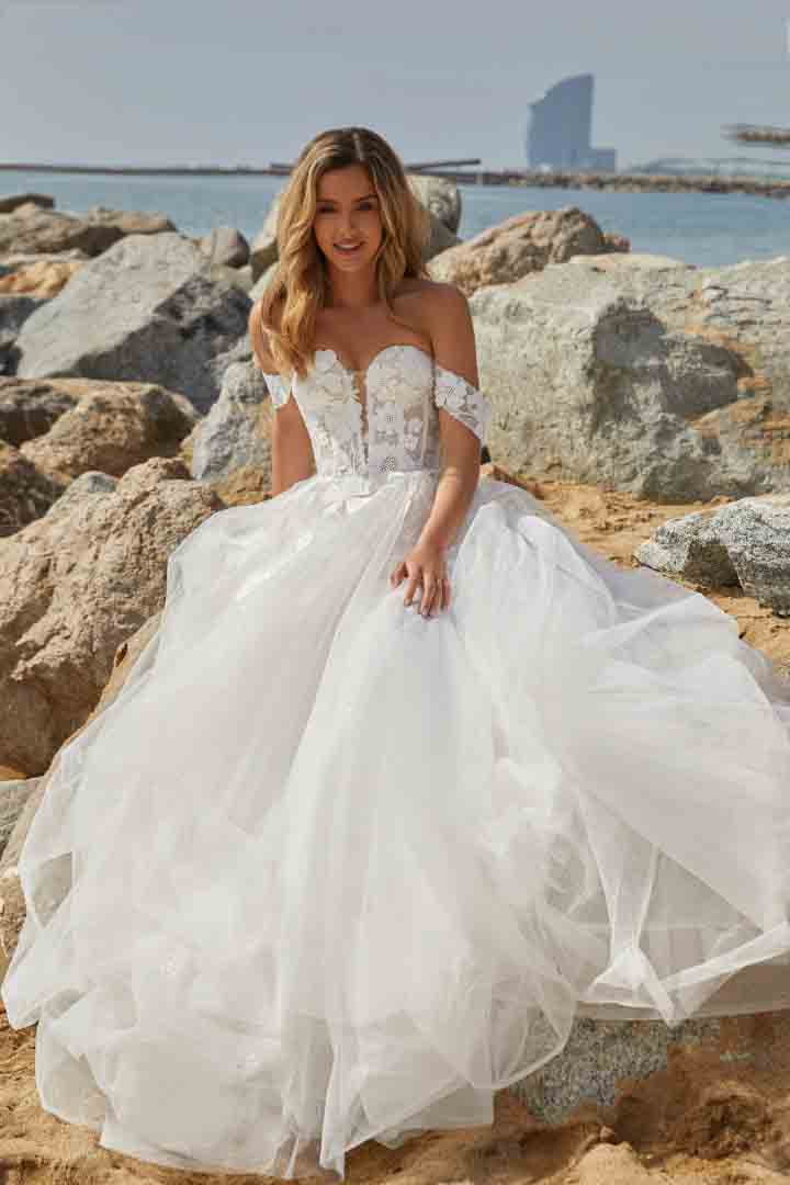 Romantic Off Shoulder Floral Lace Wedding Dress A Line Tulle Beach Bridal Gown Ms2603015