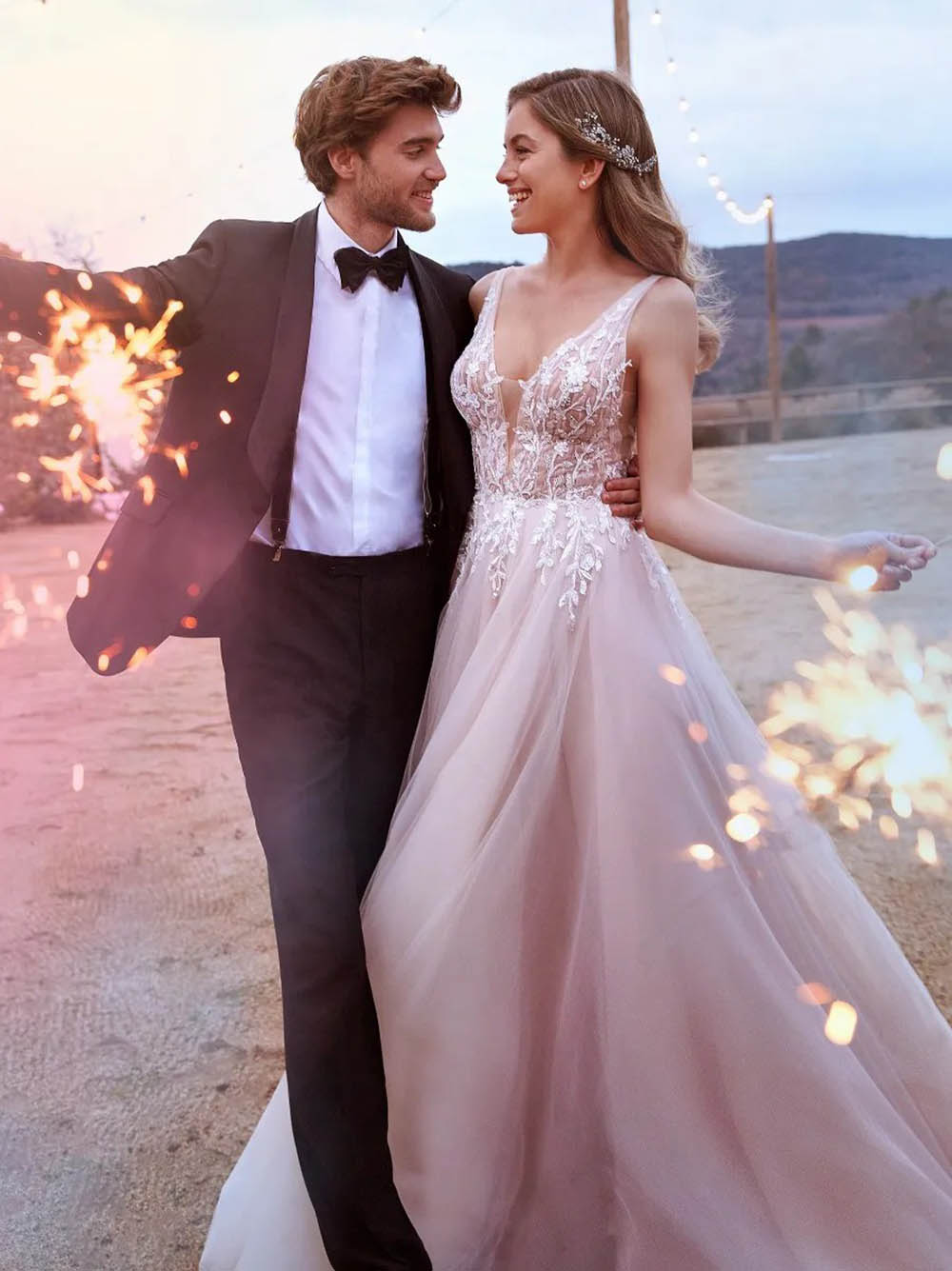 Langärmelige Brautkleider für die Braut, Brautkleider mit V-Ausschnitt, Spitzentüll, Brautkleider für Frauen mit Schleppe